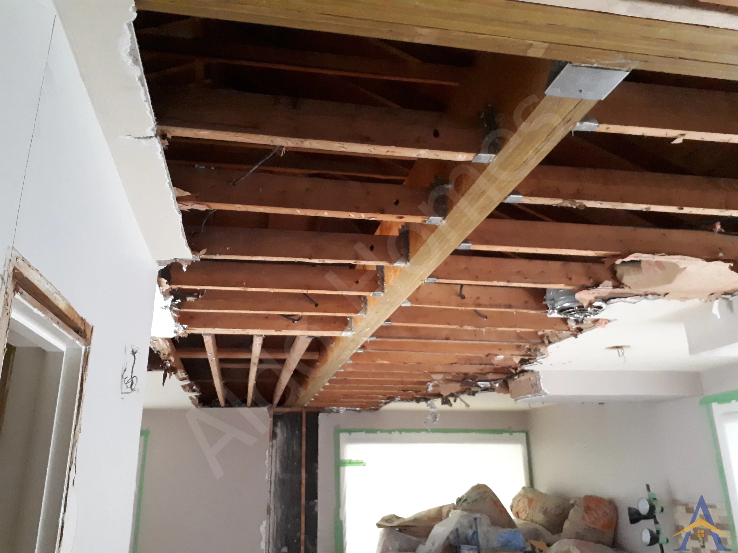 Bungalow Load-Bearing Wall Removal in Etobicoke: Holywell Dr, photo 5