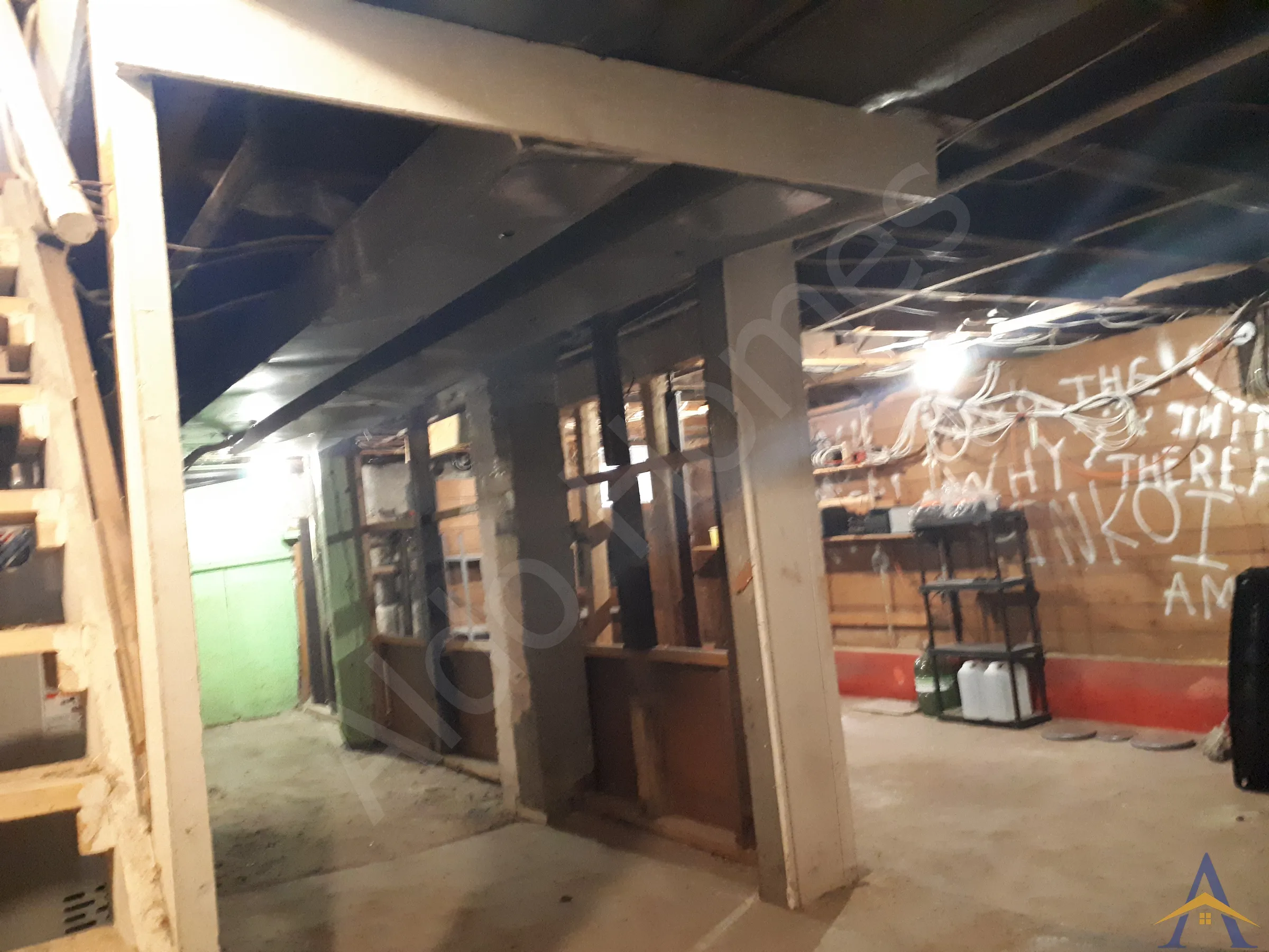 Basement Steel Beam Installation in Toronto: Dundas Street West, photo 2