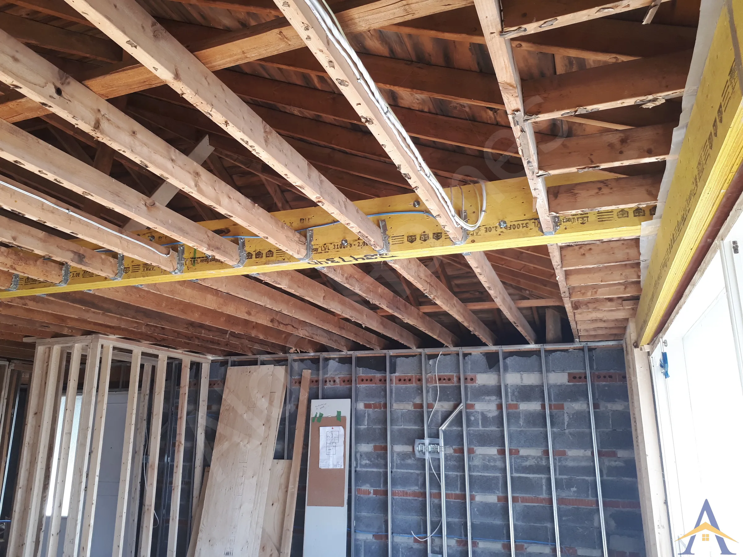 Bungalow Load-Bearing Wall Removal in North York: Kennard Ave, photo 4