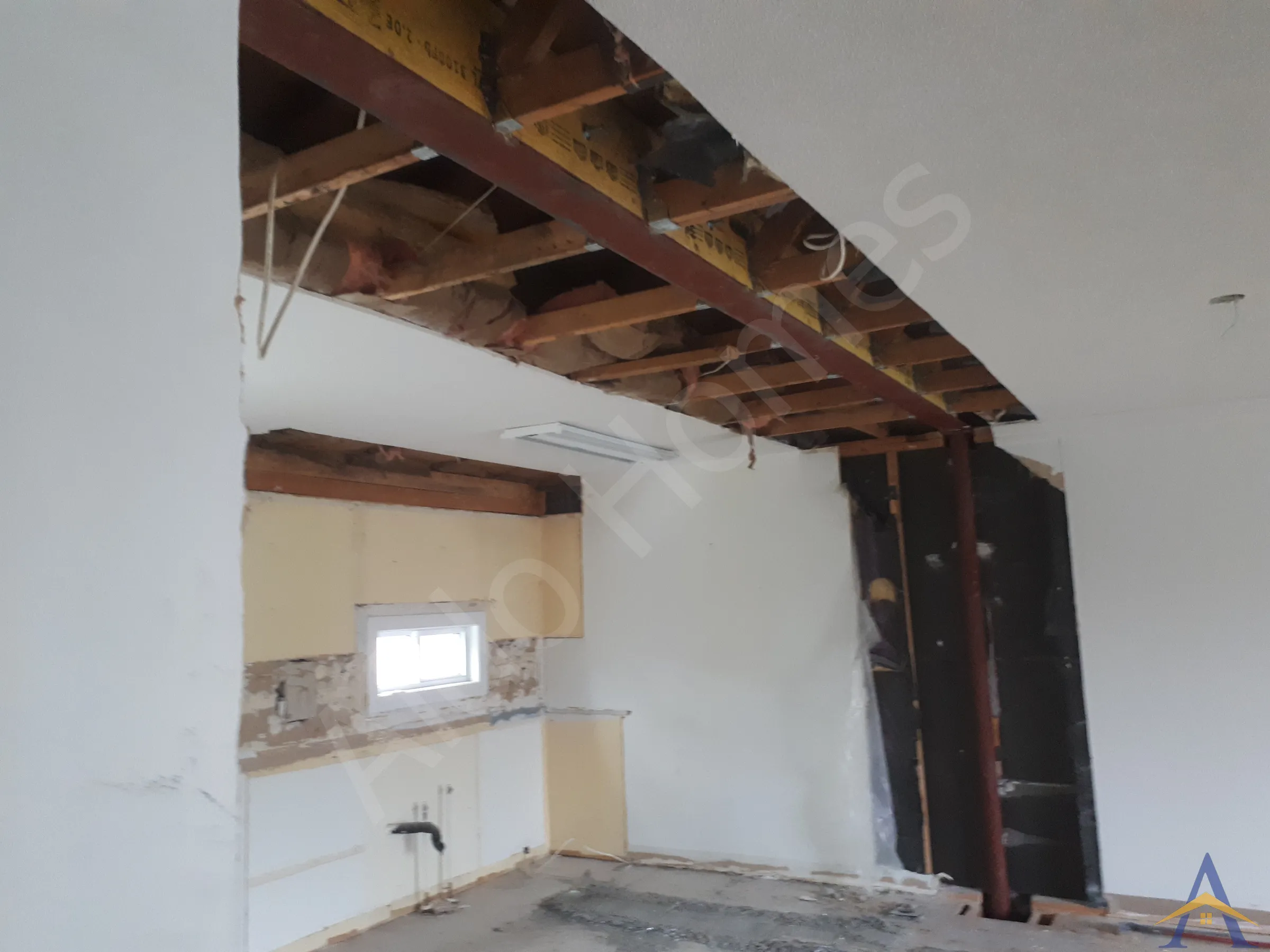 Bungalow Load-Bearing Wall Removal in Whitby: Lupin Drive
