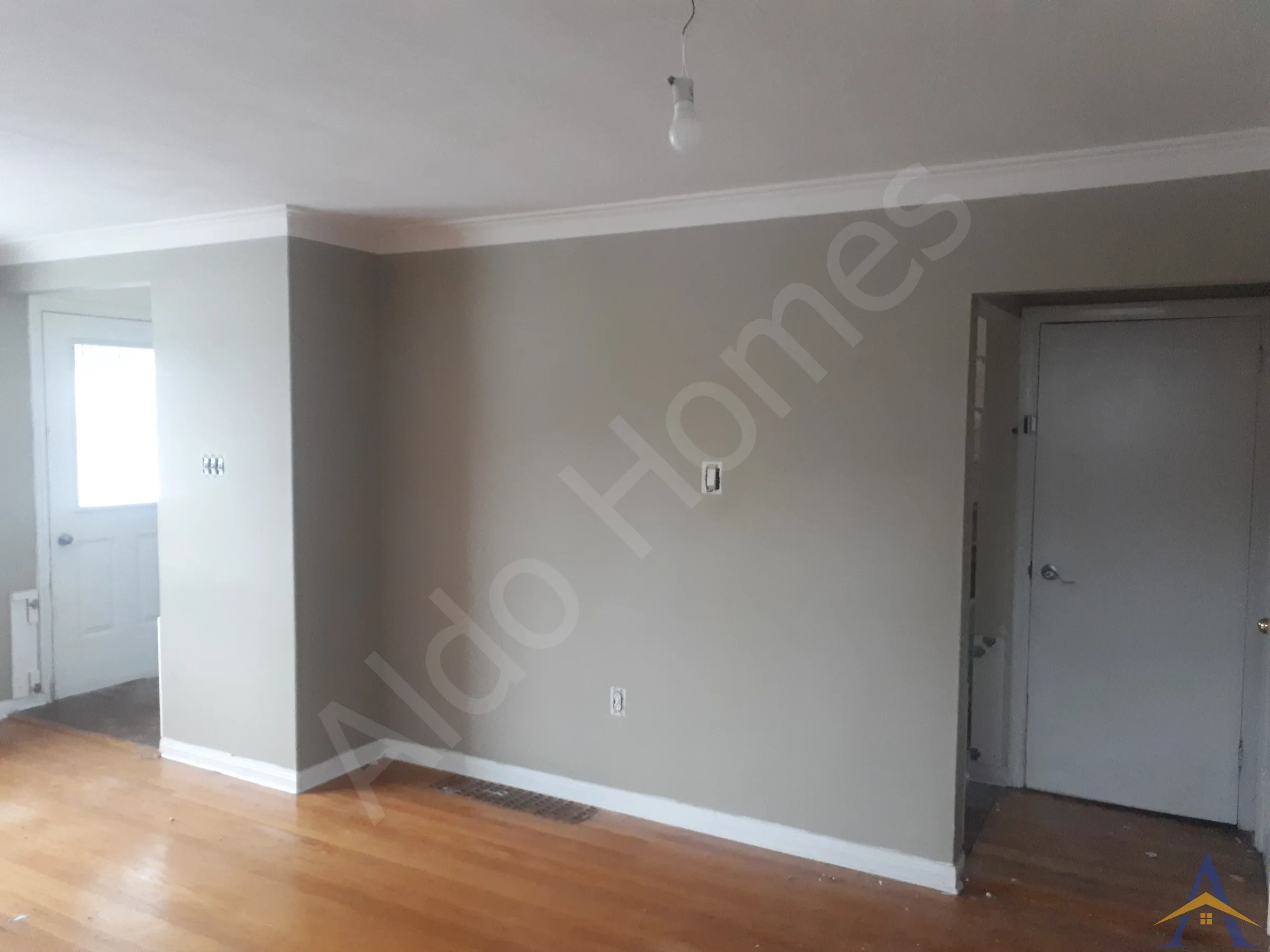Bungalow Load-Bearing Wall Removal in Scarborough: Maxim cr, photo 2