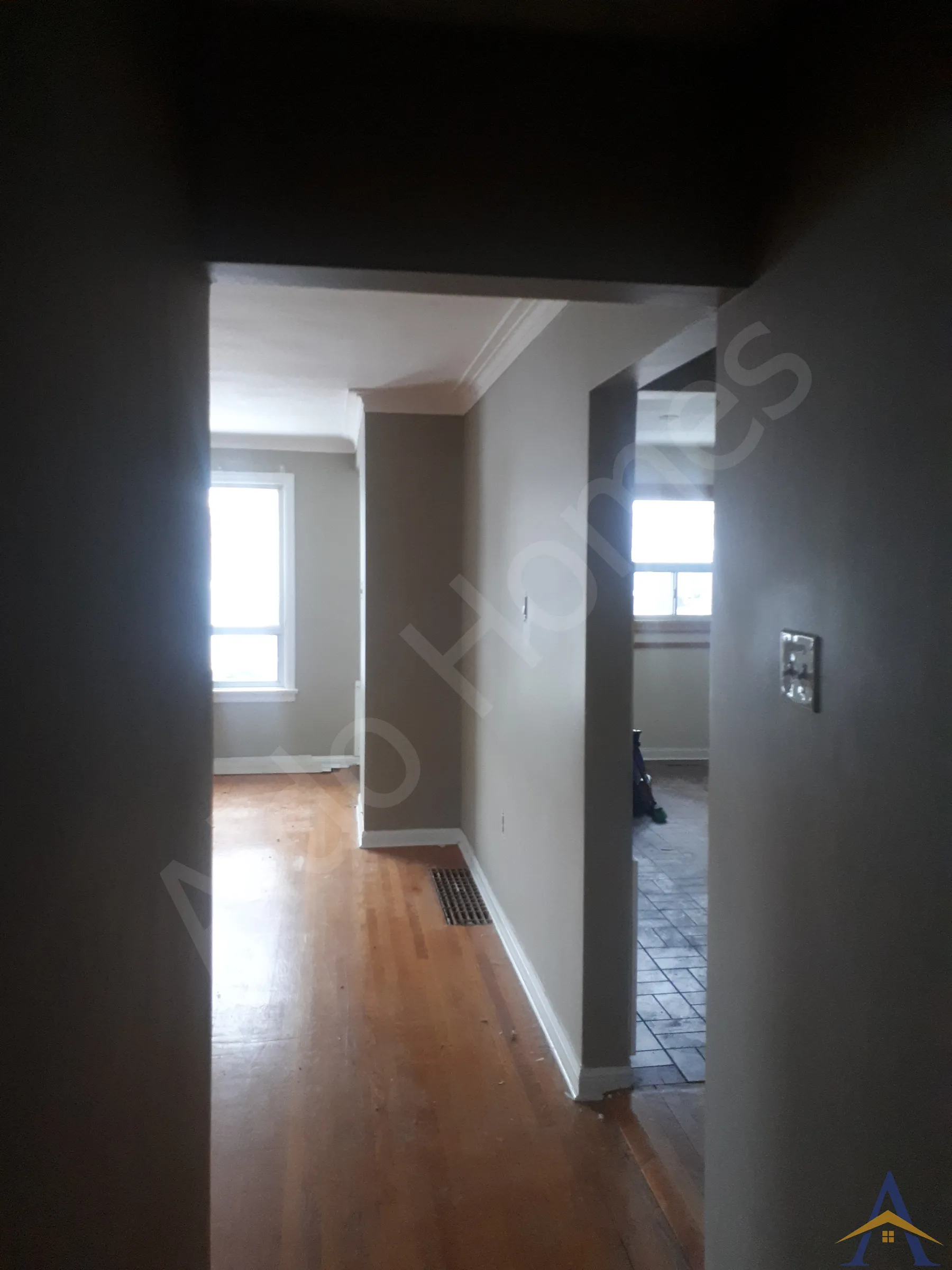Bungalow Load-Bearing Wall Removal in Scarborough: Maxim cr, photo 3
