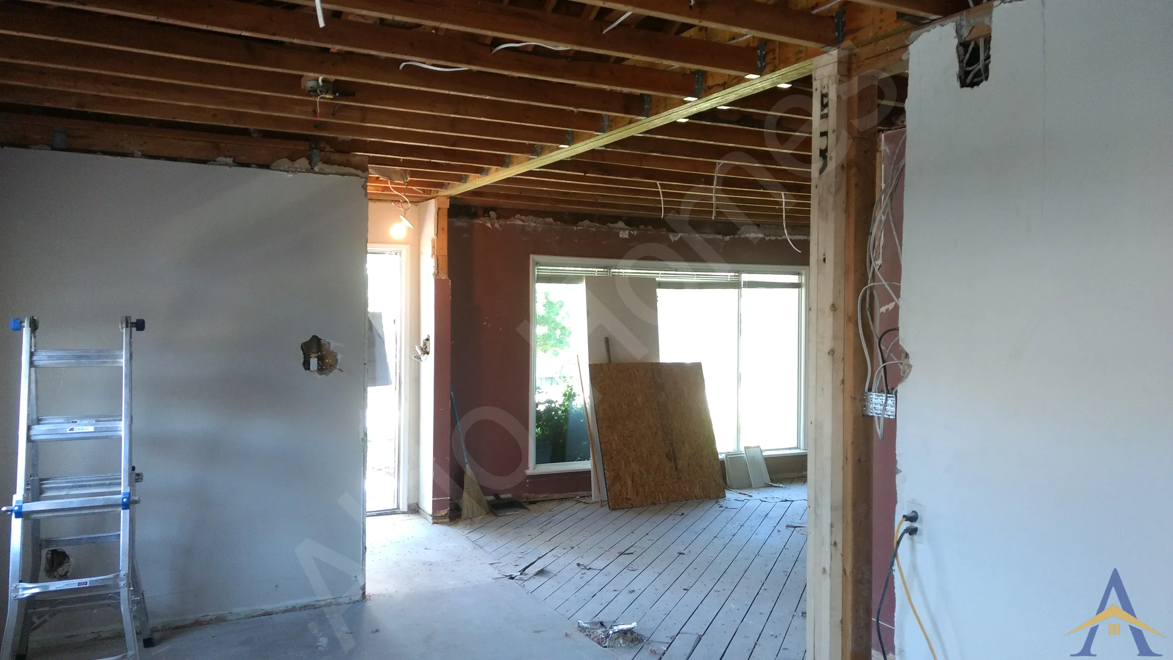 Bungalow Load-Bearing Wall Removal in Toronto: Oxford, photo 3
