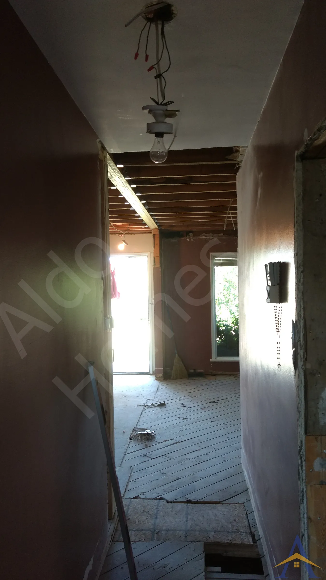 Bungalow Load-Bearing Wall Removal in Toronto: Oxford, photo 5