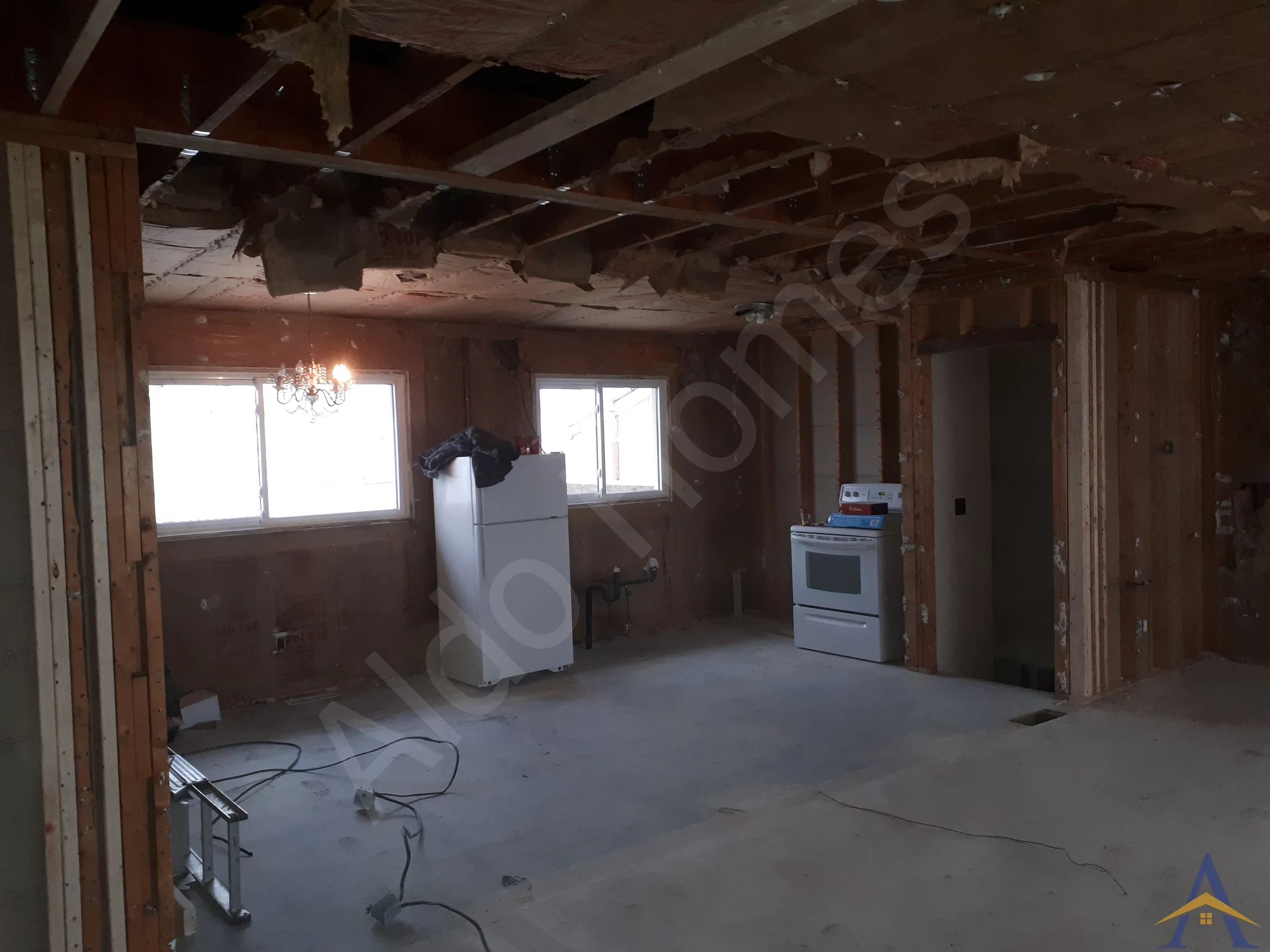 Bungalow Load-Bearing Wall Removal in Niagara Falls: Richmond Cr, photo 2