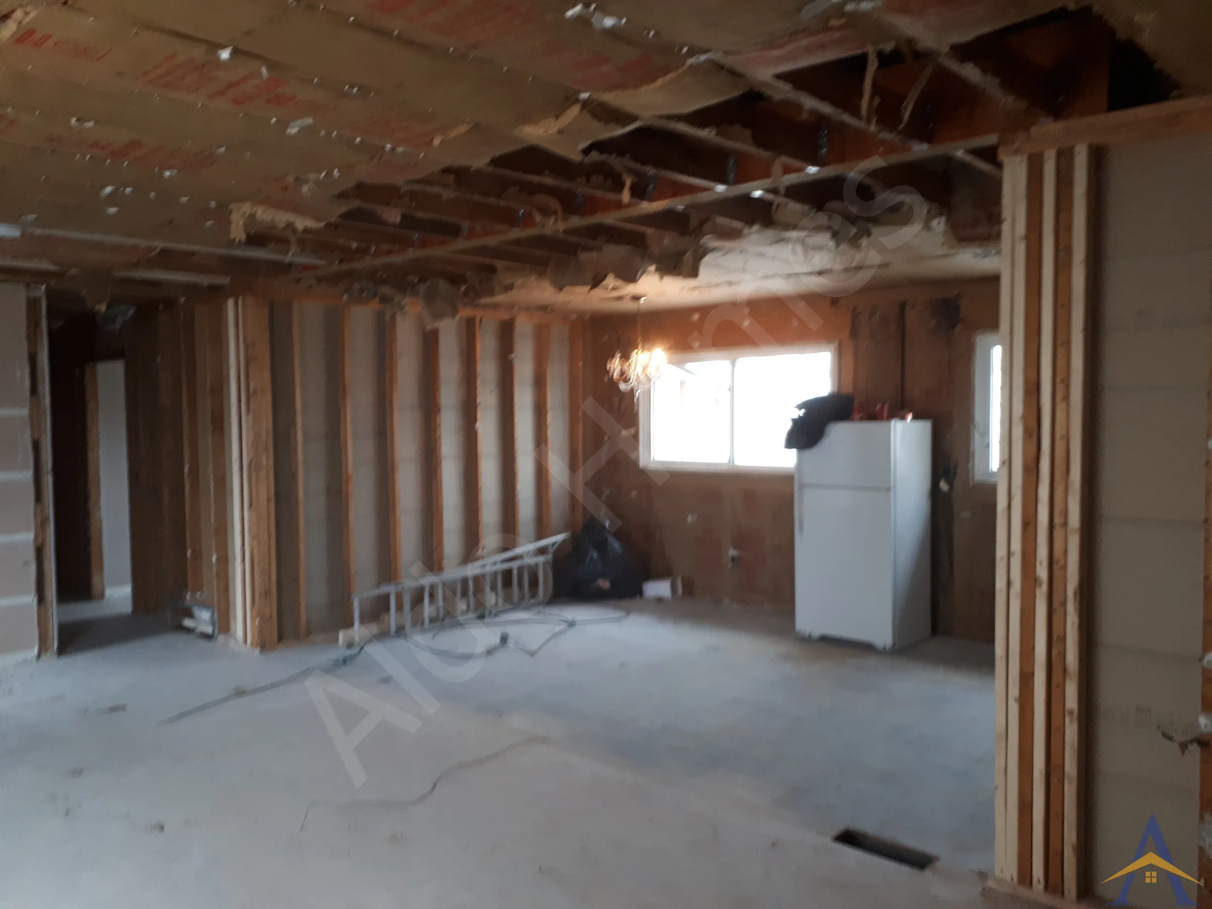 Bungalow Load-Bearing Wall Removal in Niagara Falls: Richmond Cr, photo 3