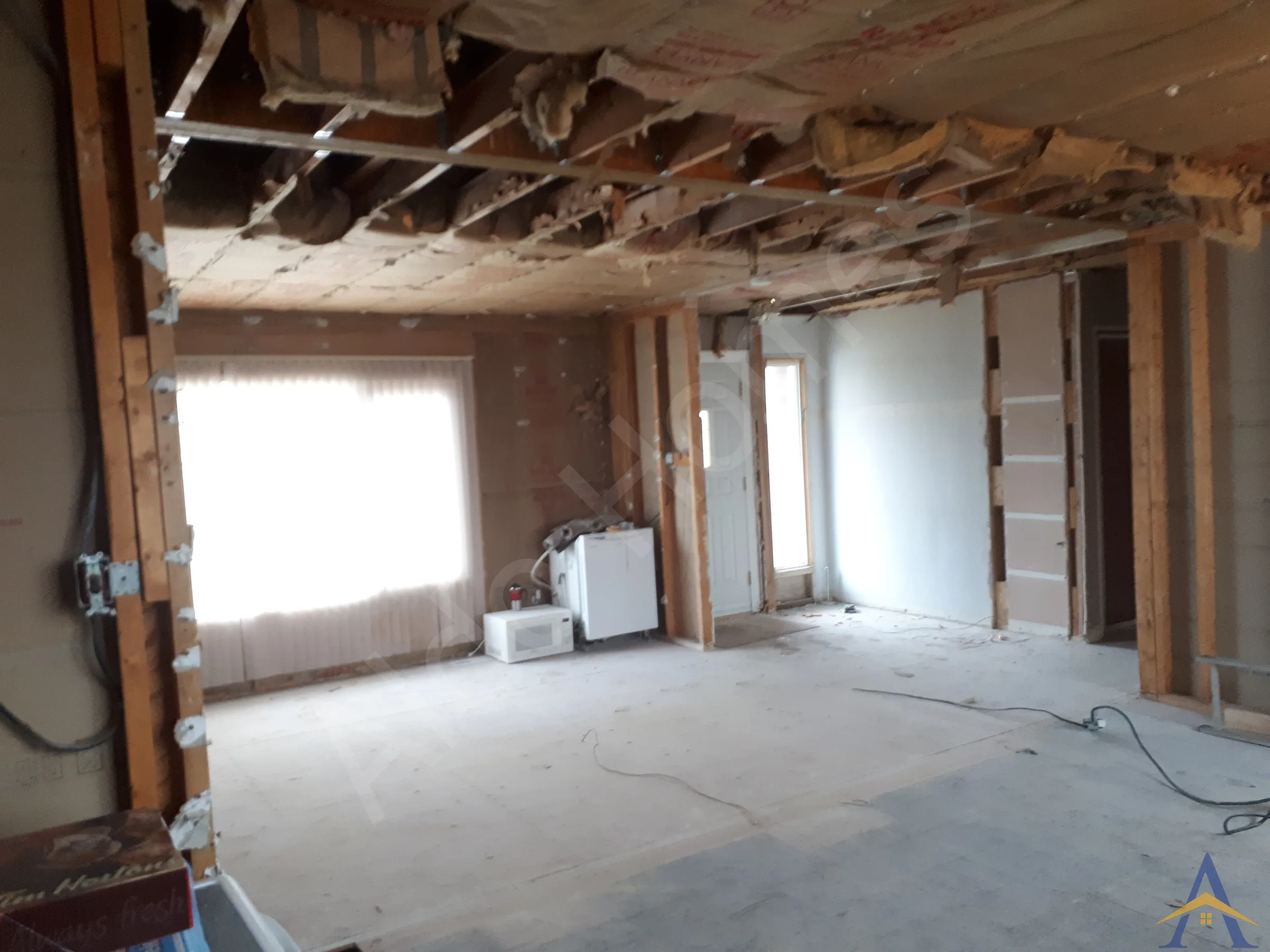 Bungalow Load-Bearing Wall Removal in Niagara Falls: Richmond Cr, photo 4