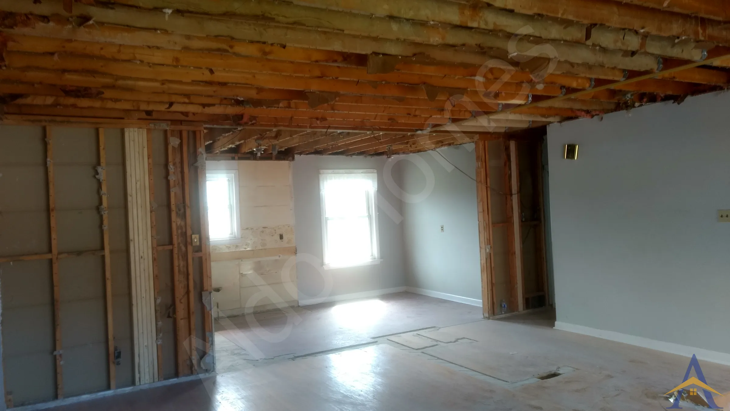 Bungalow Load-Bearing Wall Removal in North York: Tavistock, photo 4