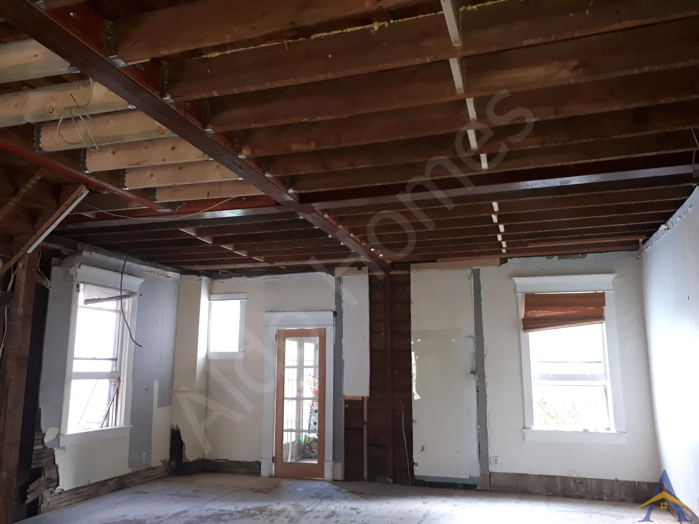 Load-Bearing Wall Removal in Toronto: Dundas Street West