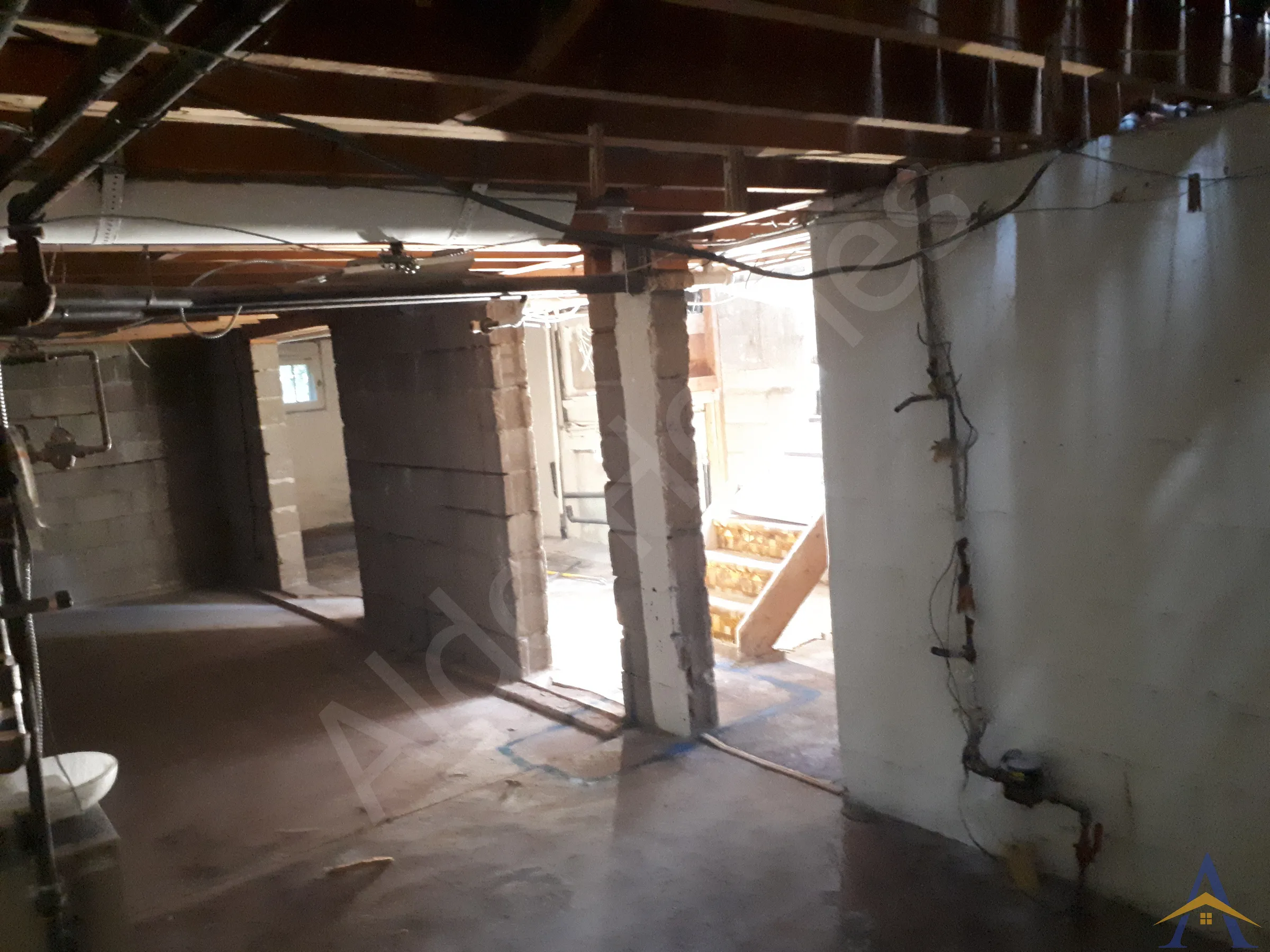 Basement Steel Beam Installation in Toronto: Peveril Hill N, photo 2